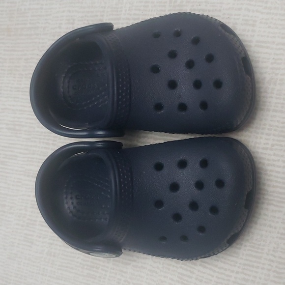 NWOT Crocs Kids Baby Navy Blue 4 - Picture 3 of 6